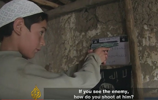 Πώς το Ισλαμικό Κράτος εκπαιδεύει μικρά παιδιά να σκοτώνουν (φωτο + βίντεο)