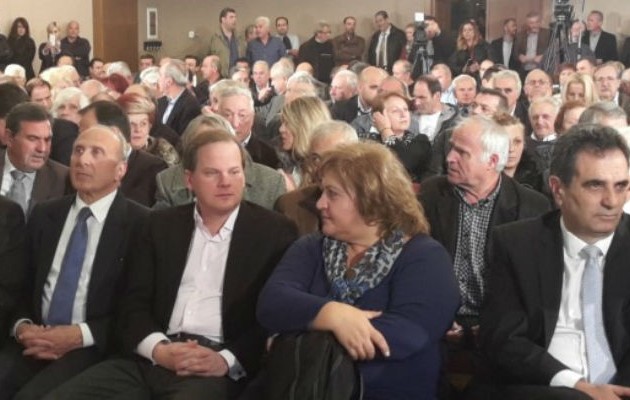 Στην ομιλία Τζιτζικώστα ο Καραμανλής jr