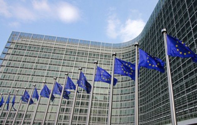 Τέλος η κρίση: Η Ευρωπαϊκή Επιτροπή αυξάνει τους μισθούς των υπαλλήλων της
