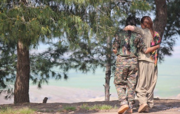 Τούρκοι στρατιώτες έγδυσαν και κακοποίησαν Κούρδισσα αντάρτισσα
