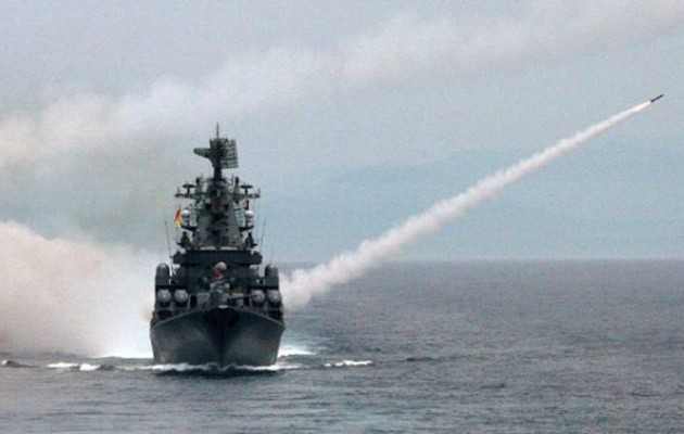 Ρωσικό καταδρομικό με πυραύλους κρούζ έτοιμο να καταρρίψει ό,τι πετάει στη Συρία