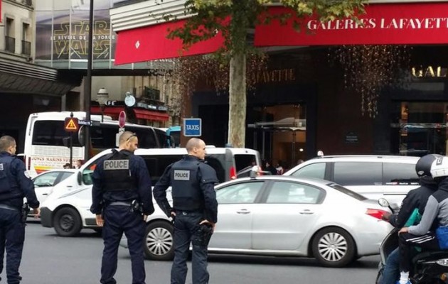 Τρόμος στο Παρίσι: Νέος συναγερμός από ύποπτο δέμα στη Λαφαγέτ
