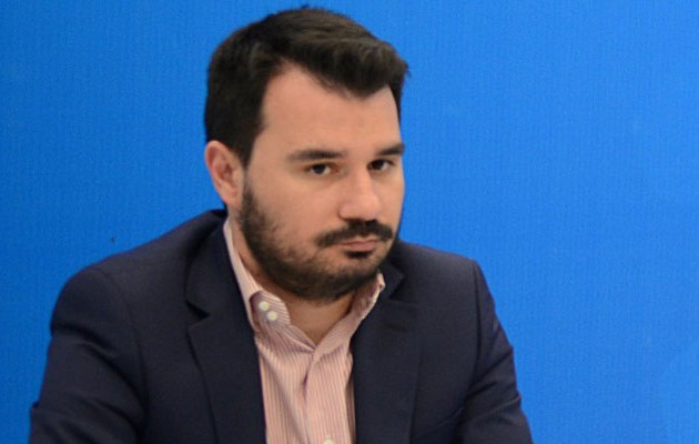 Ο ερωτευμένος Παπαμιμίκος (φωτο)