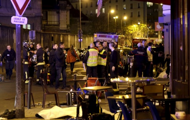 Χάος στο Παρίσι: 40 νεκροί – 100 όμηροι – Πολλοί τραυματίες (βίντεο)