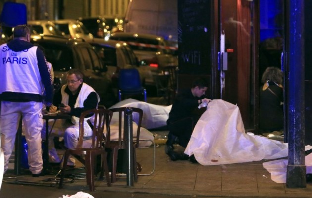 ΣΟΚ στο Παρίσι – Πτώματα στους δρόμους – 60 οι νεκροί (φωτο + βίντεο)