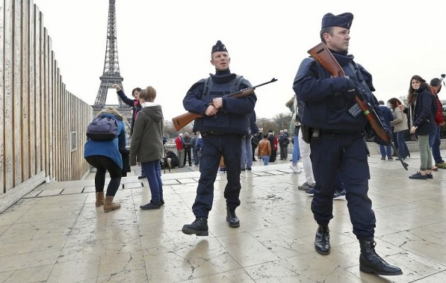 Πέρασαν οπαδό του ΠΑΟΚ για τρομοκράτη στο Παρίσι και τον συνέλαβαν! (φωτο)