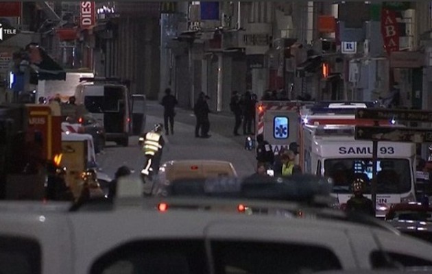 Μάχη στο Παρίσι – Έφοδος της Αστυνομίας σε διαμέρισμα με τζιχαντιστές