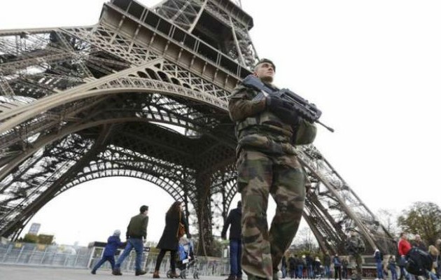 EasyJet: Κανείς δεν θέλει να πάει στο Παρίσι μετά τις τρομοκρατικές επιθέσεις