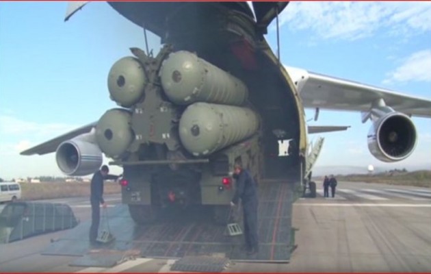 Φτάνουν οι S-400 στην Τουρκία – Σε αναμονή αμερικανικών αντιποίνων και κυρώσεων