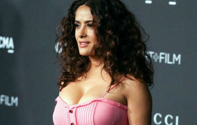 Το αβυσσαλέο ντεκολτέ της Salma Hayek έκλεψε και πάλι την παράσταση! (φωτο)