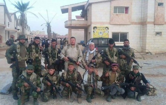 Ιρακινοί και Ιρανοί σιίτες στη Συρία ποζάρουν πριν τη μάχη (φωτο)