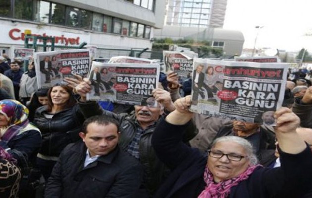 “Ψεύτη Ερντογάν!” Διαδήλωσαν οι Τούρκοι για τη φυλάκιση δημοσιογράφων
