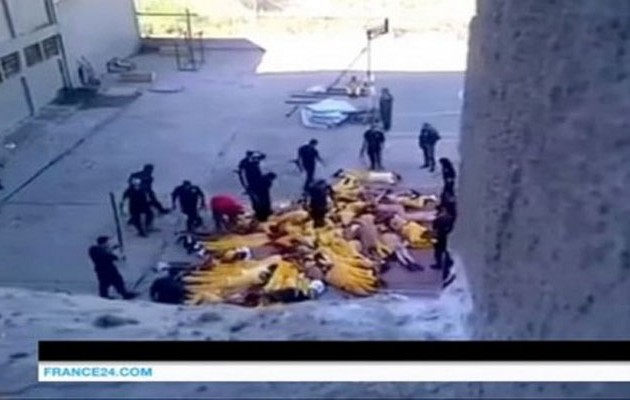 Φρικτά βασανιστήρια: Δεσμοφύλακες μαστιγώνουν γυμνούς κρατούμενους (βίντεο)