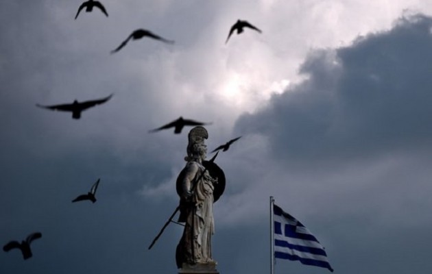 Handelsblatt: Η Ελλάδα ήταν στο χείλος του γκρεμού το 2015