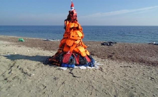 Λέσβος: Ένα πρωτότυπο Χριστουγεννιάτικο δέντρο για τους μετανάστες