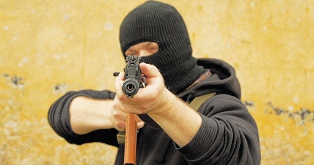 Με 300 έως 500 ευρώ αγοράζουν οι τρομοκράτες τα καλάζνικοφ από τα Βαλκάνια