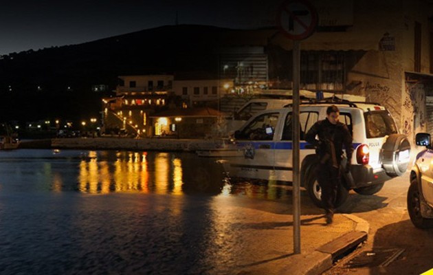 Φρικτό έγκλημα στην Άνδρο: Τον στραγγάλισαν με τη ζώνη και τον έκαψαν