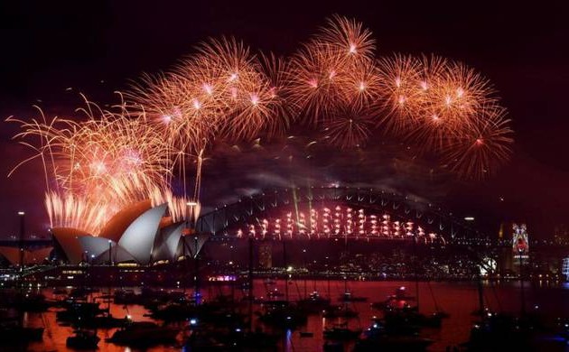 Καλώς ήλθες 2016, με πυροτεχνήματα, αλλά και μέτρα ασφαλείας