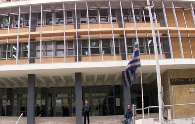 Δικηγόρος προσπάθησε να περάσει ναρκωτικά μέσα στα Δικαστήρια Θεσσαλονίκης!