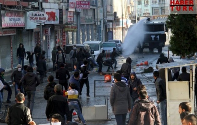 Οδομαχίες στο Ντιγιάρμπακιρ μεταξύ Κούρδων πατριωτών και Τούρκων