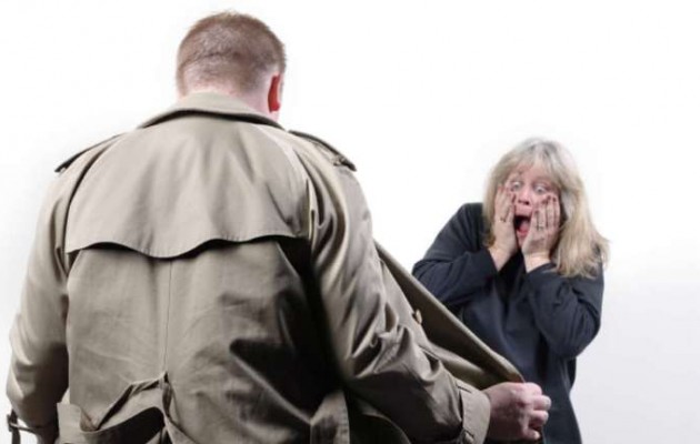 Επιδειξίας στην Αλεξανδρούπολη “τα δείχνει” σε μεγάλες και μικρά κορίτσια!