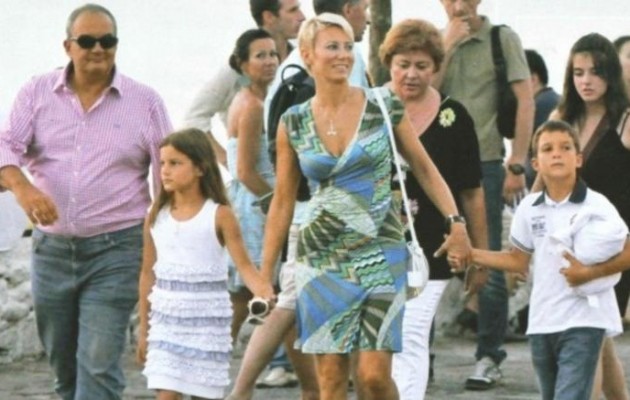 Βόλτα στη Θεσσαλονίκη με την οικογένεια έκανε ο Καραμανλής – Που θα ψηφίσει;