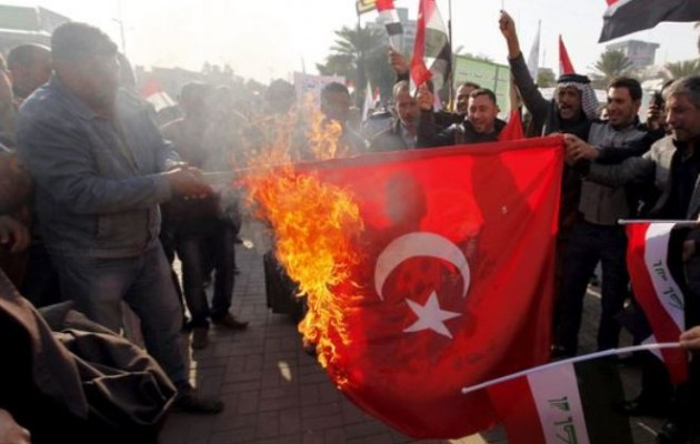 Χιλιάδες Ιρακινοί διαδήλωσαν ενάντια στην τουρκική εισβολή στη χώρα τους (βίντεο)