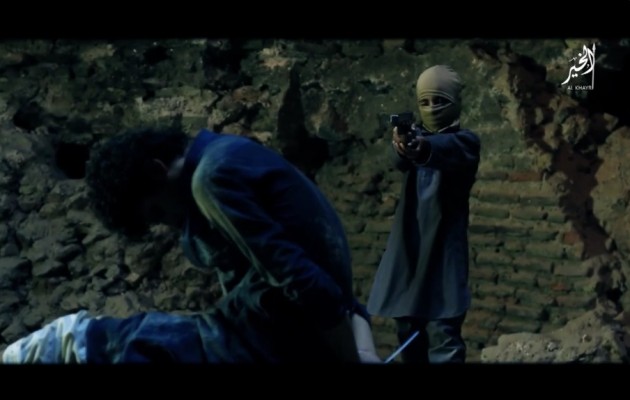 Ισλαμικό Κράτος: Παιδιά – στρατιώτες εκτελούν αιχμαλώτους (φωτο)