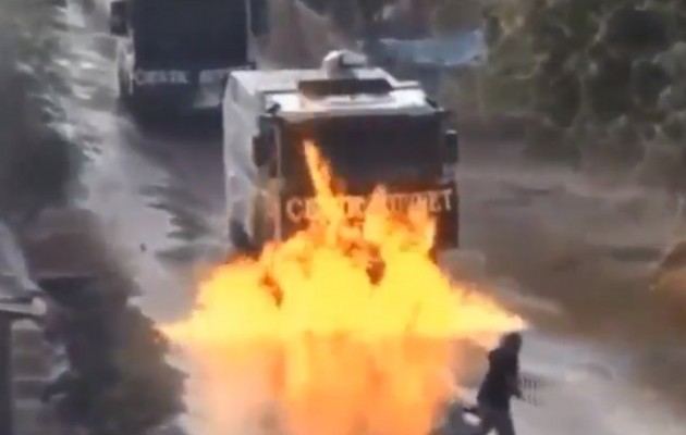 Βροχή ρίχνουν οι Κούρδοι τις μολότοφ στα τούρκικα τεθωρακισμένα (βίντεο)