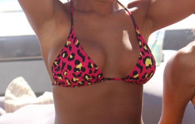 Ποια γνωστή “ζουμερή” Ελληνίδα “το έκανε” σε ρεσεψιόν ξενοδοχείου! (φωτο)