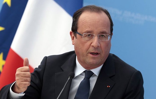 Eκτινάχθηκε η δημοτικότητα Ολάντ μετά το μακελειό στο Παρίσι