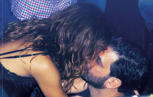 Είναι ερωτευμένη και δεν το κρύβει!