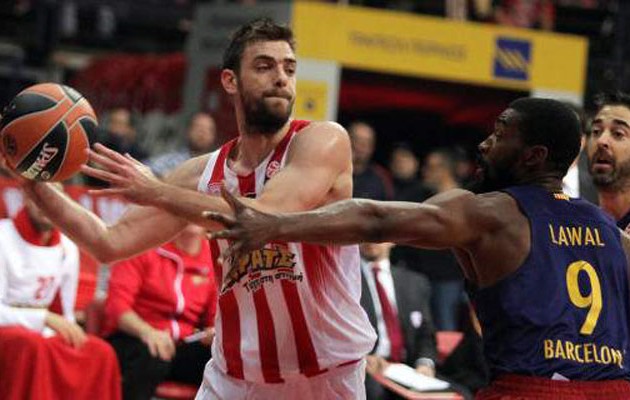 Mε το δεξί στο Τop 16 ο Ολυμπιακός, 74 – 62 την Μπαρτσελόνα
