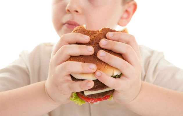 Τα πιο φτωχά παιδιά γίνονται παχύσαρκα – Τι αναφέρει η έρευνα