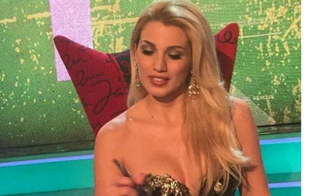 Κι όμως συνέβη! Η Σπυροπούλου έπιασε δουλειά ως καθηγήτρια (βίντεο)