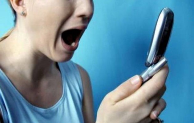 ΠΡΟΣΟΧΗ: Πώς να μην πέσετε θύματα νέας απάτης στα κινητά τηλέφωνα