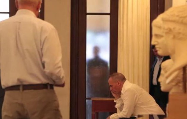 Ο Βαρουφάκης ήξερε ότι θα έκλειναν οι τράπεζες (βίντεο)