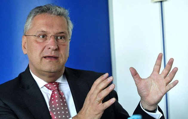 Yπουργός Εσωτερικών της Βαυαρίας: Η Ελλάδα να βγει από τη ζώνη Σένγκεν