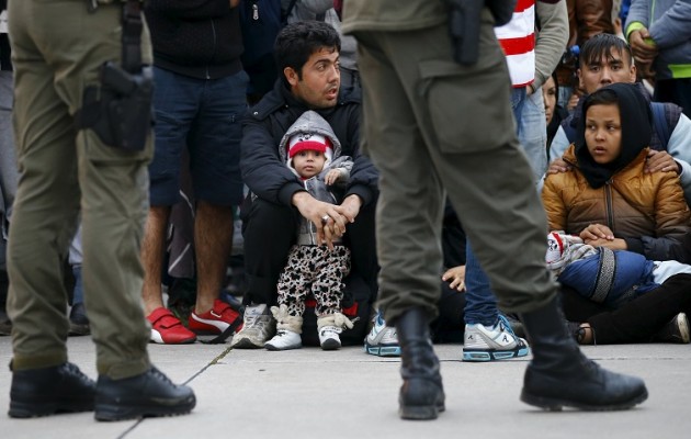 Τον στρατό ρίχνει στην μάχη η κυβέρνηση για το προσφυγικό