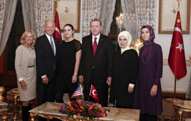 Πρωτοφανές! Ο Ερντογάν δεν άφησε τον αντιπρόεδρο των ΗΠΑ να κάνει δηλώσεις