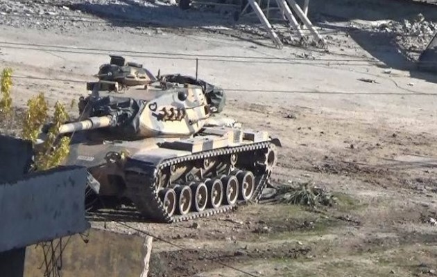 Τουρκικά τανκς βομβαρδίζουν την κουρδική πόλη Τσίζρε στην Τουρκία (βίντεο)