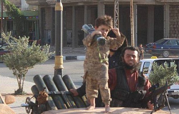 Το Ισλαμικό Κράτος απήγαγε 600 παιδιά – Τα χρησιμοποιεί σαν βομβιστές αυτοκτονίας