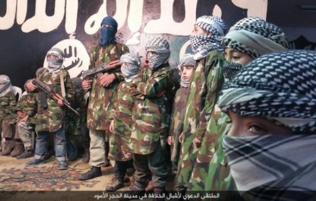 Μικρά παιδιά στρατιώτες στο Ισλαμικό Κράτος σε προάστιο της Δαμασκού (φωτο)