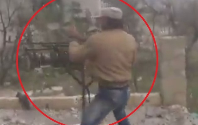 Τζιχαντιστής παριστάνει τον… Ράμπο και την τρώει στο “δόξα πατρί” (βίντεο)