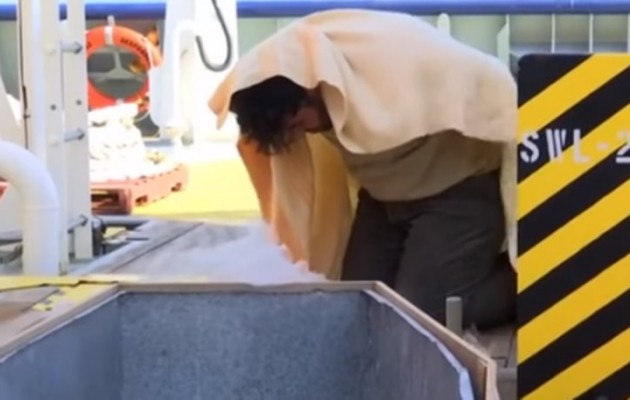 Βίντεο σοκ: Διακινητής θυμήθηκε να κλάψει στη θέα νεκρών προσφυγόπουλων