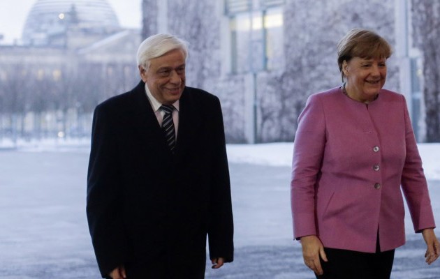 Παυλόπουλος σε Μέρκελ: Απαιτείται μείωση του χρέους – “Όχι” σε κοινές περιπολίες στο Αιγαίο