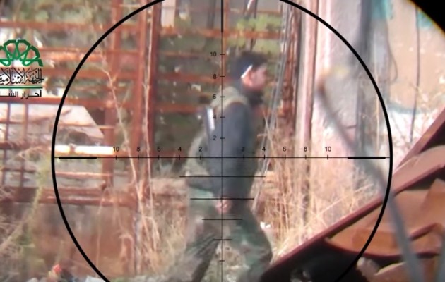 Βίντεο ΣΟΚ! Τζιχαντιστής ελεύθερος σκοπευτής σκοτώνει στρατιώτη