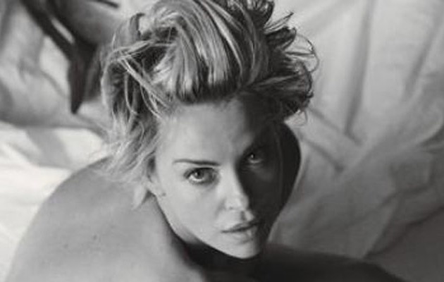 Γυμνή ποζάρει για γνωστό περιοδικό η Σαρλίζ Θέρον