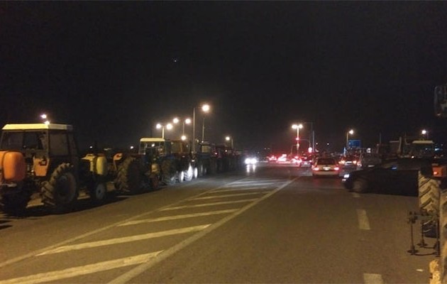 Tα τρακτέρ βγήκαν και στην Αττική – Που στήνουν μπλόκα