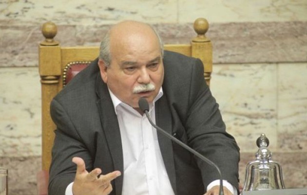 Ο Βούτσης «ξηλώνει» τις αποφάσεις της Ζωής – Επιστρέφουν οι… στολές στη Βουλή